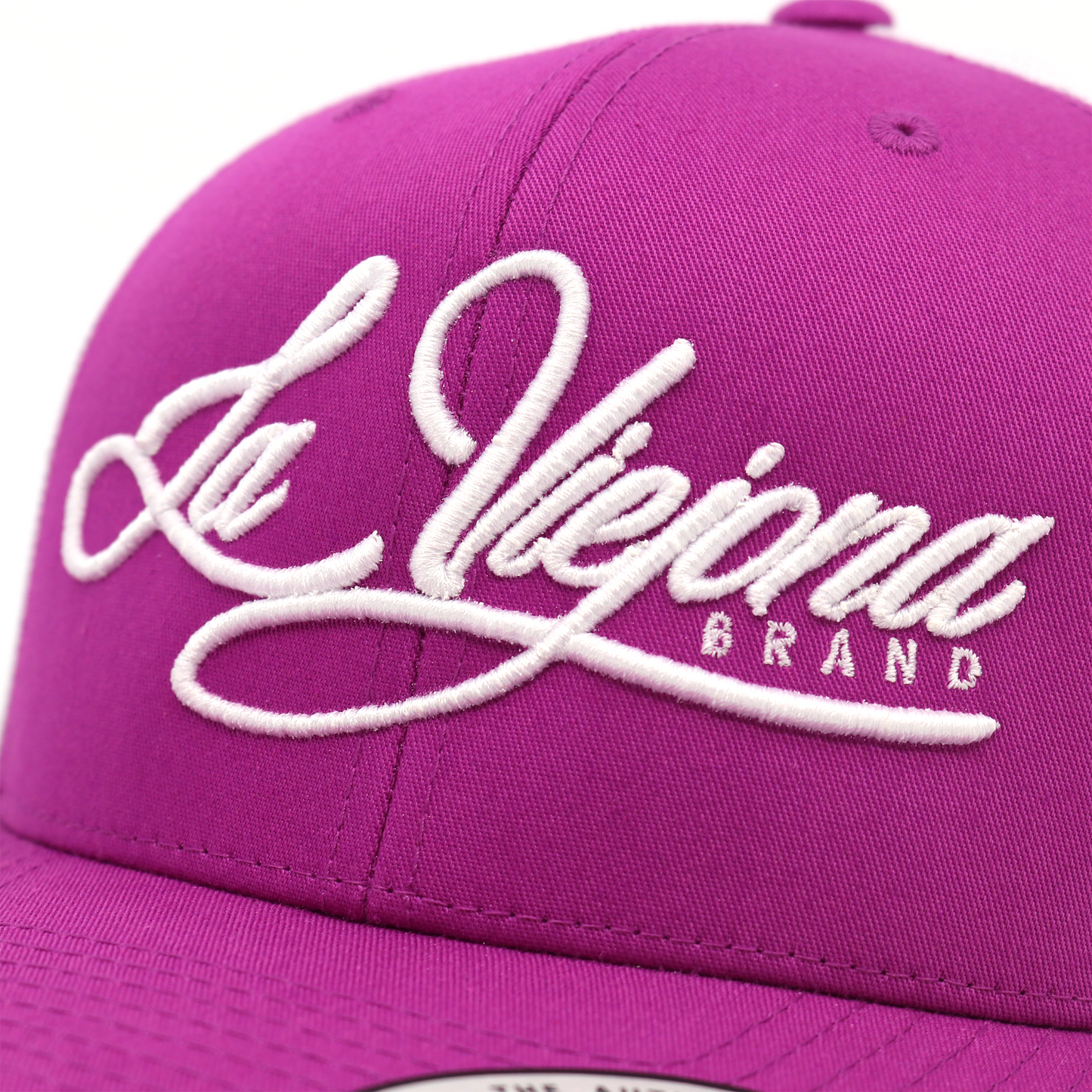 La Viejona Magenta/White classic visor hat / gorra de visera clasica