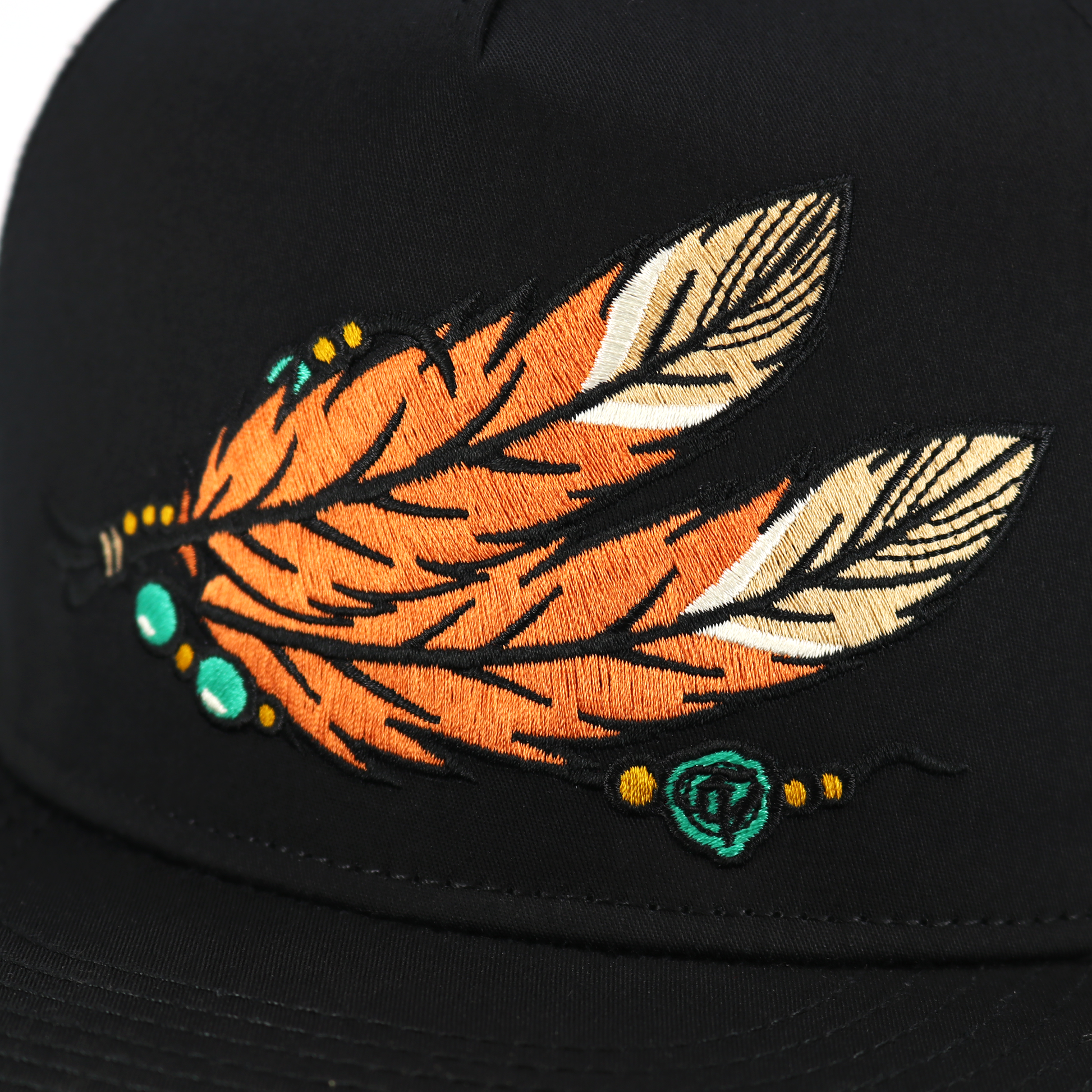 Dos Plumas Black flat visor hat / gorra de visera plana