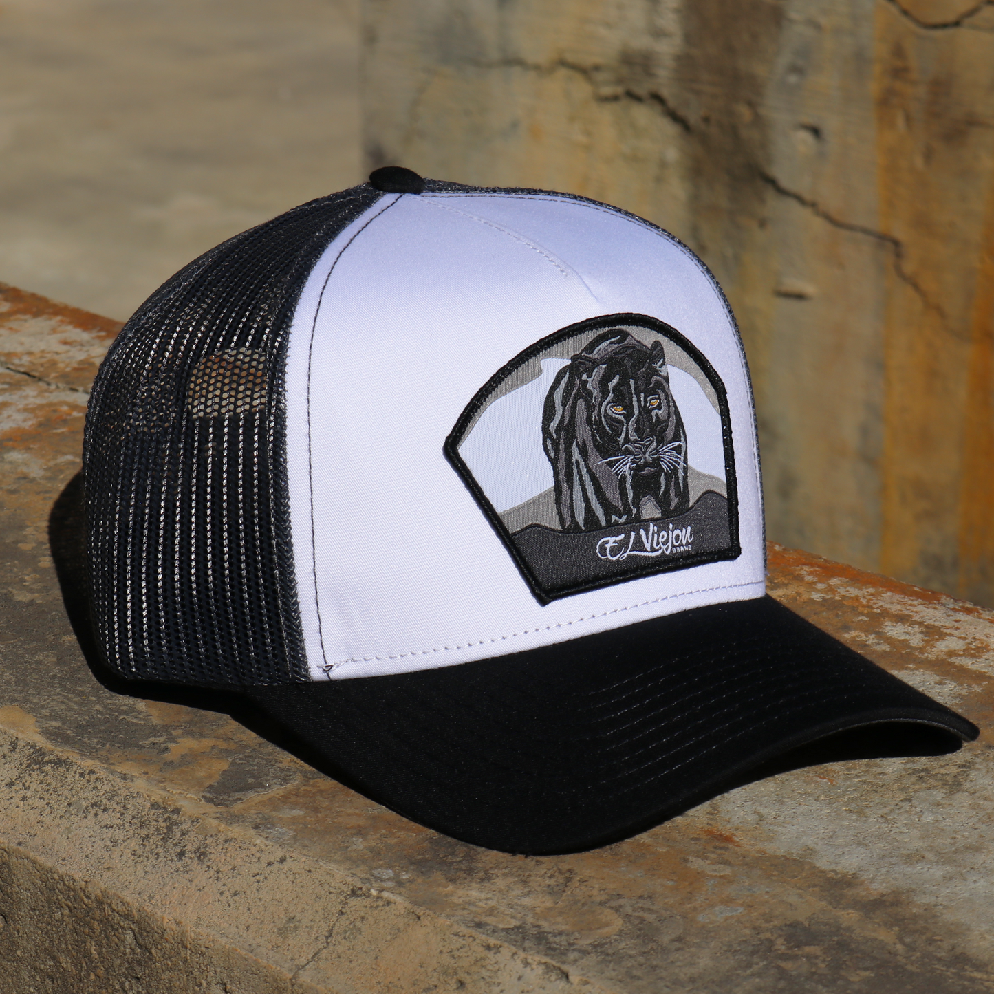 Pantera Negra black/white/charcoal mesh AVC hat with black panther patch, pre-curved visor, and snapback.