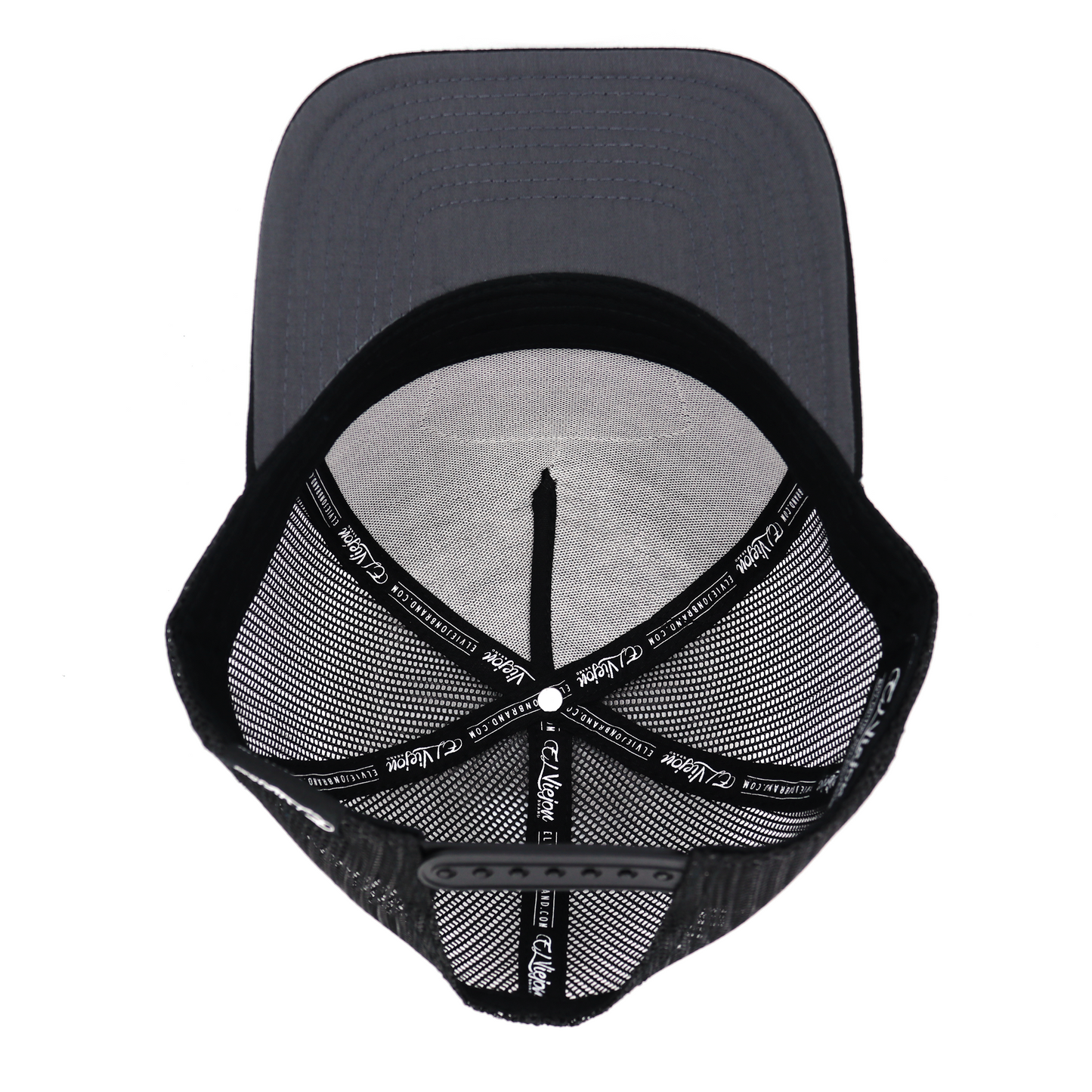 Gorra Pantera Negra Black AVC, negra con malla trasera, visera pre-curvada y broche ajustable.