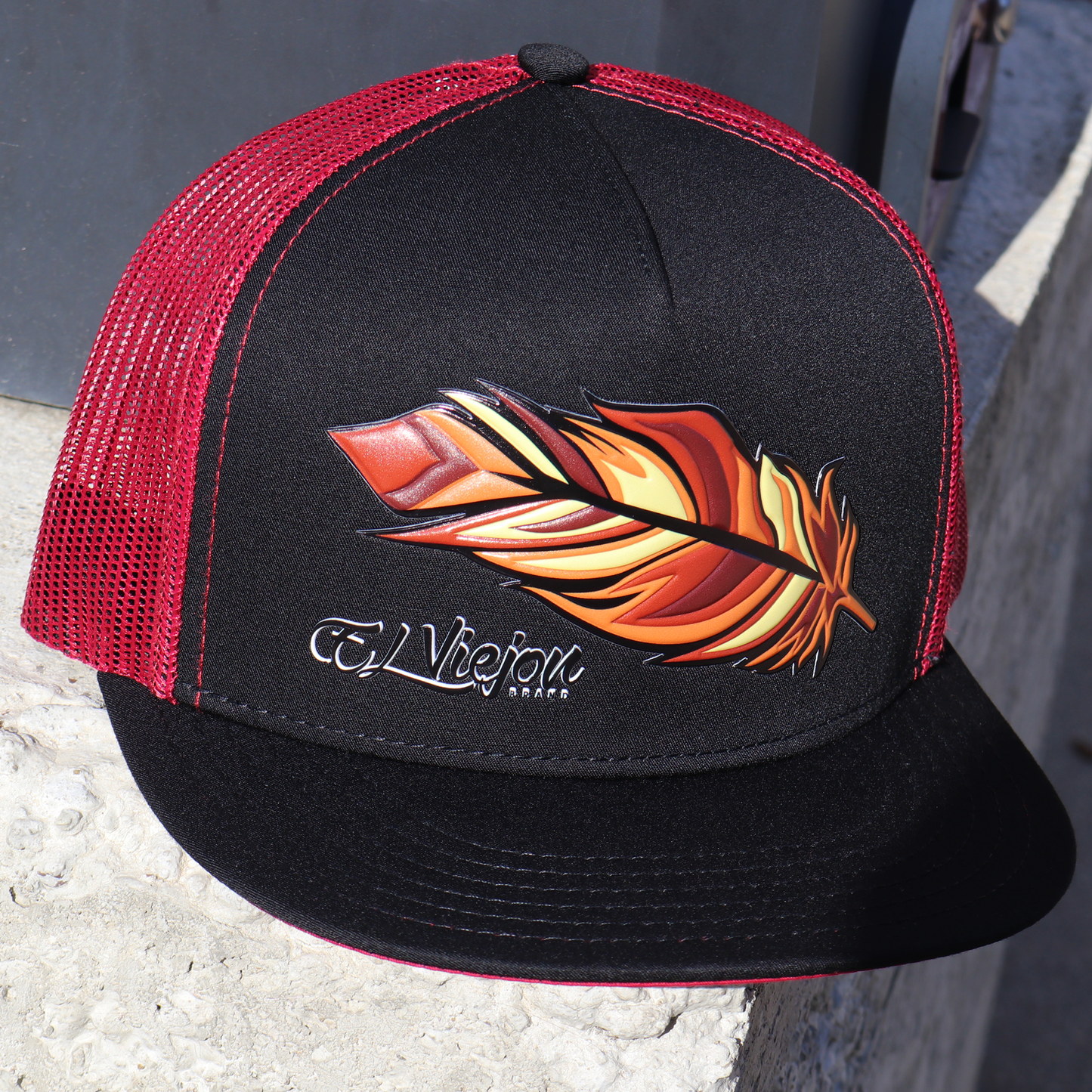 Pluma Black/Maroon flat visor hat / gorra de visera plana