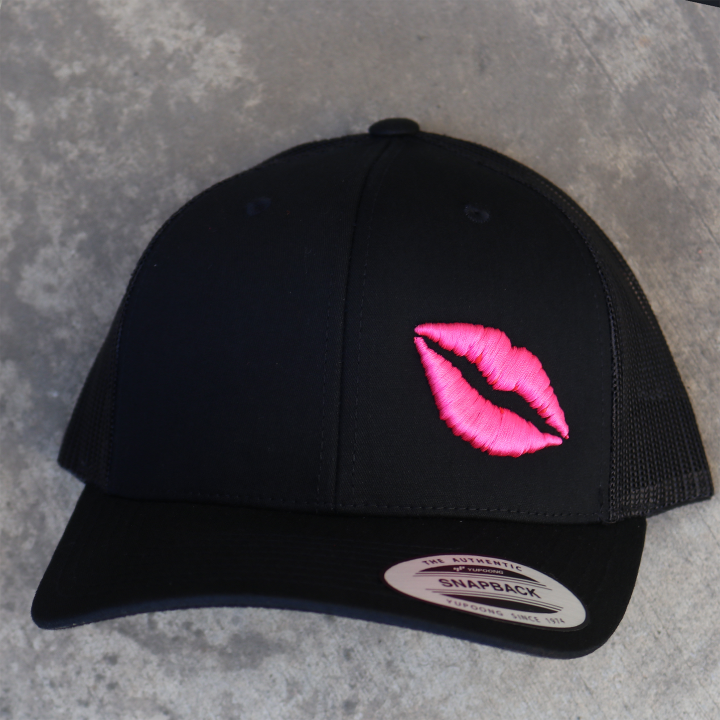 El Beso Black(Pink Logo) classic visor hat / gorra de visera clasica